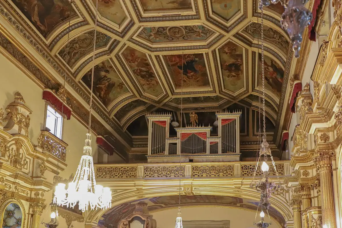 Interior dourado da Igreja de São Francisco
